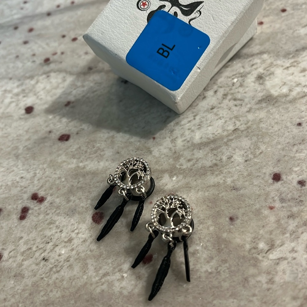 00 plugs